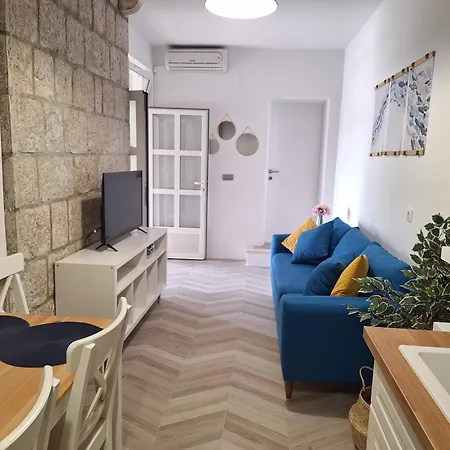 Blue Promenade Apartment *