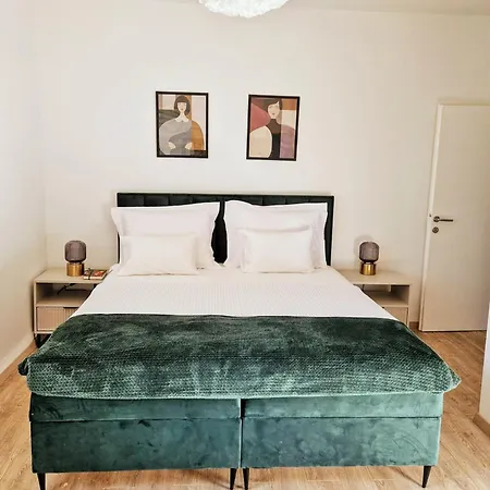 Blue Promenade Apartment *