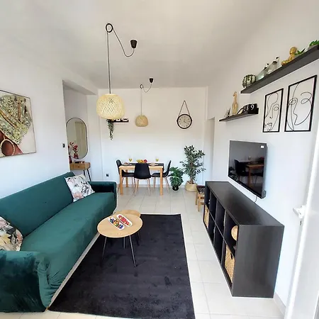 Blue Promenade Apartment *