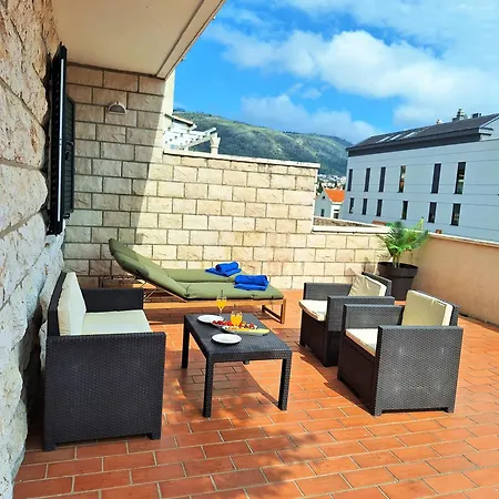 Blue Promenade Apartment *